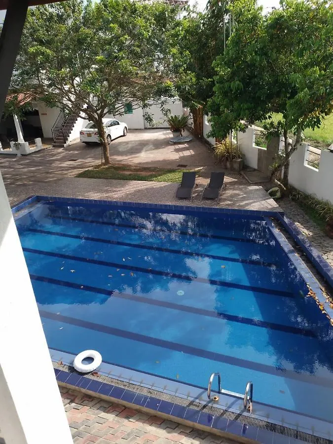 Hotel Sanri Villa Katunayake Minuwangoda 3*,